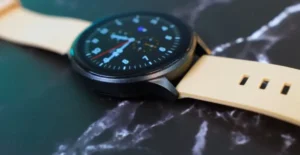 5 Amoled Display Smartwatches Under ₹ 2000